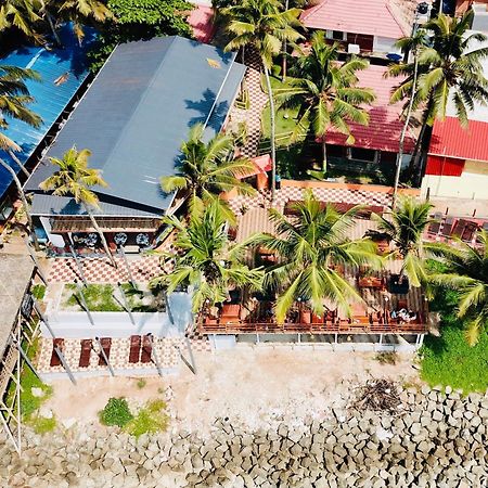 Black Beach Resort Varkala Bagian luar foto