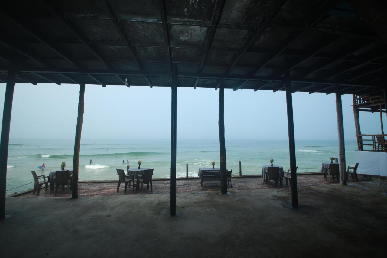 Black Beach Resort Varkala Bagian luar foto