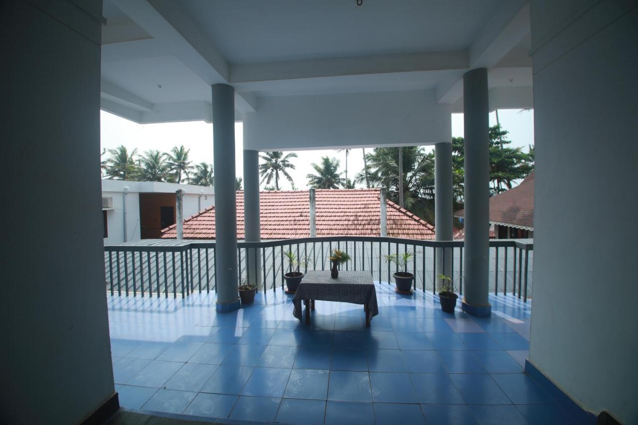 Black Beach Resort Varkala Bagian luar foto