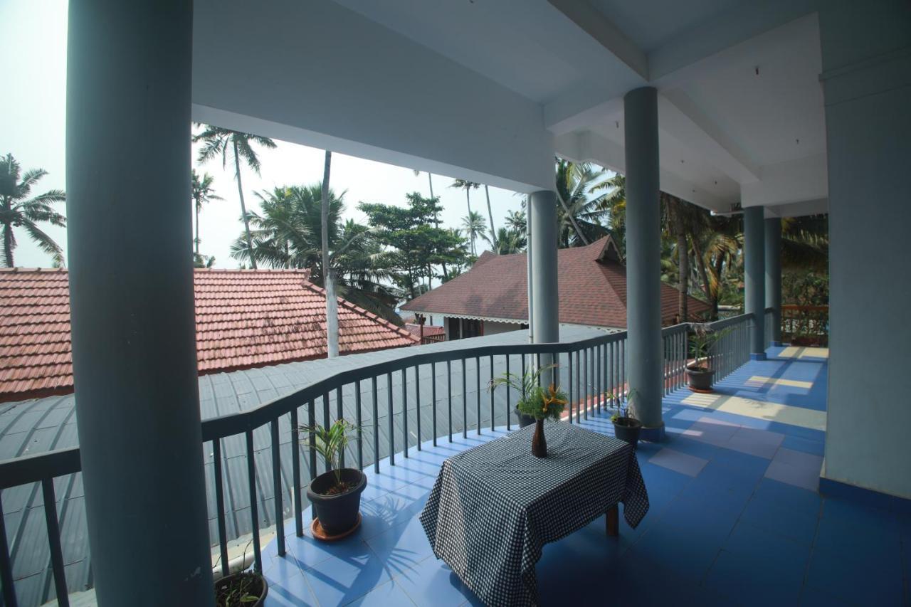Black Beach Resort Varkala Bagian luar foto