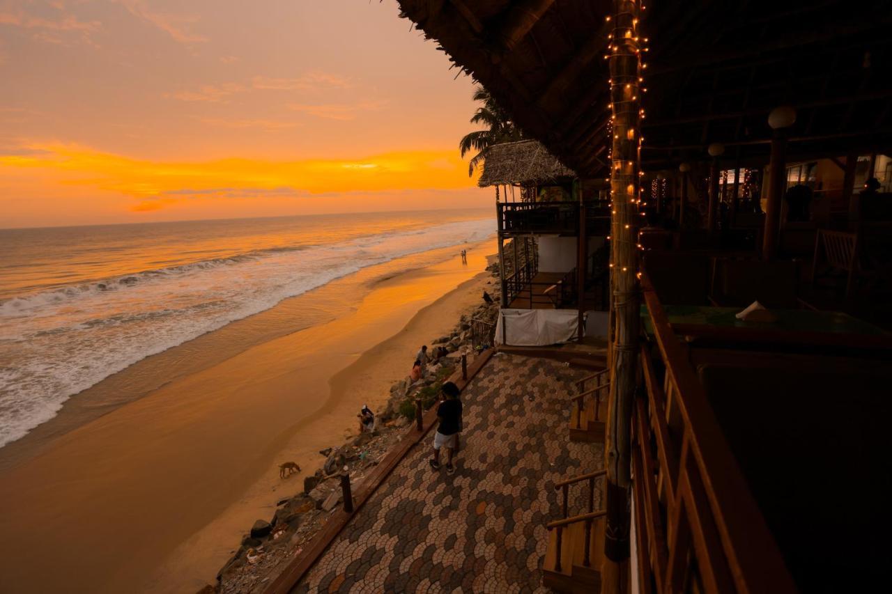 Black Beach Resort Varkala Bagian luar foto