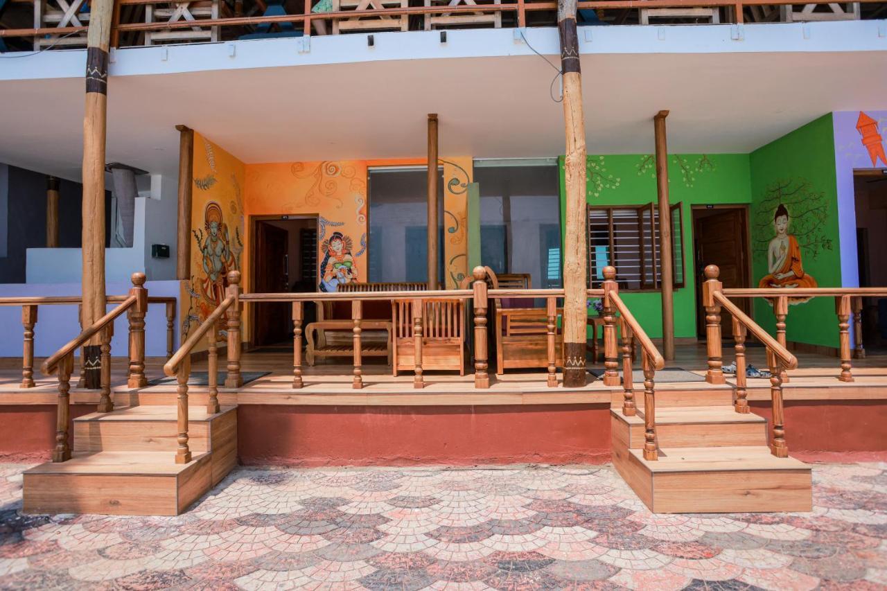 Black Beach Resort Varkala Bagian luar foto