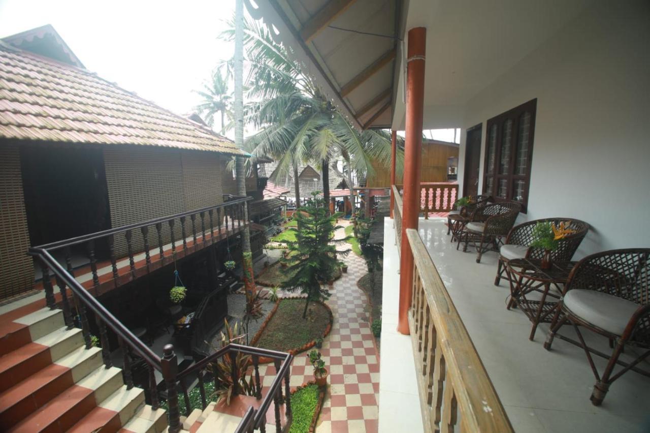 Black Beach Resort Varkala Bagian luar foto