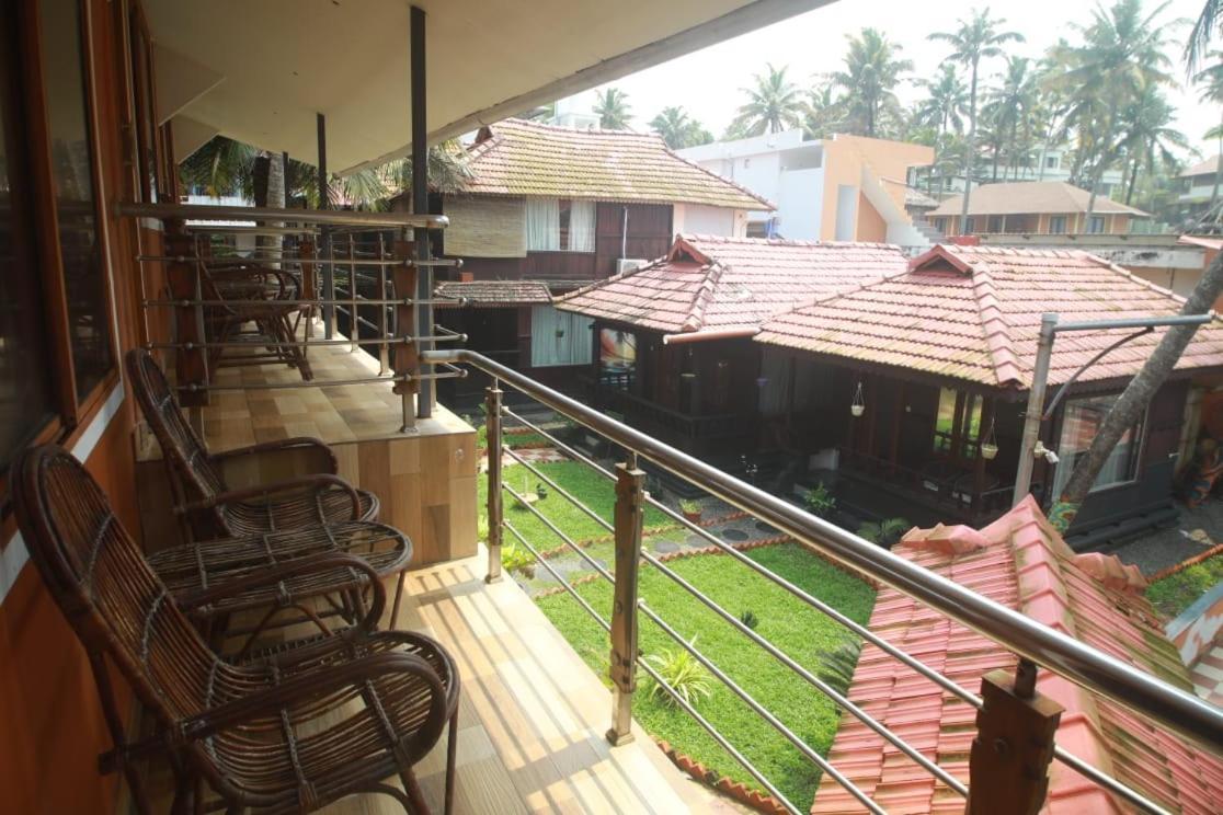 Black Beach Resort Varkala Bagian luar foto