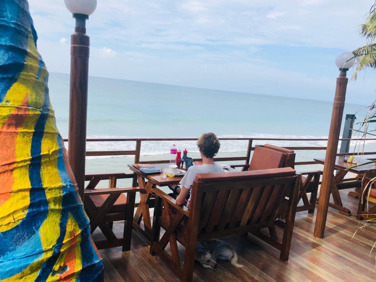 Black Beach Resort Varkala Bagian luar foto