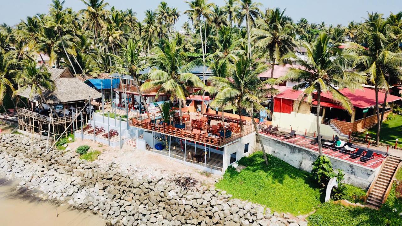Black Beach Resort Varkala Bagian luar foto