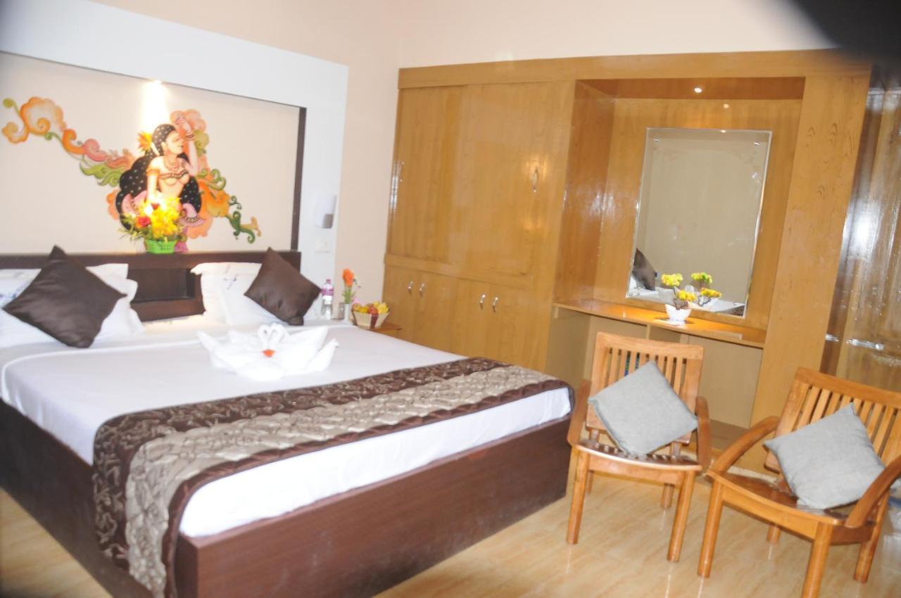 Black Beach Resort Varkala Bagian luar foto