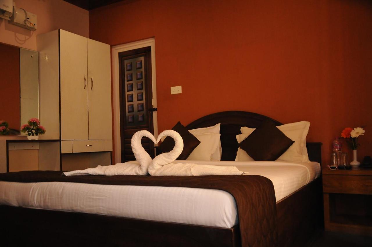 Black Beach Resort Varkala Bagian luar foto