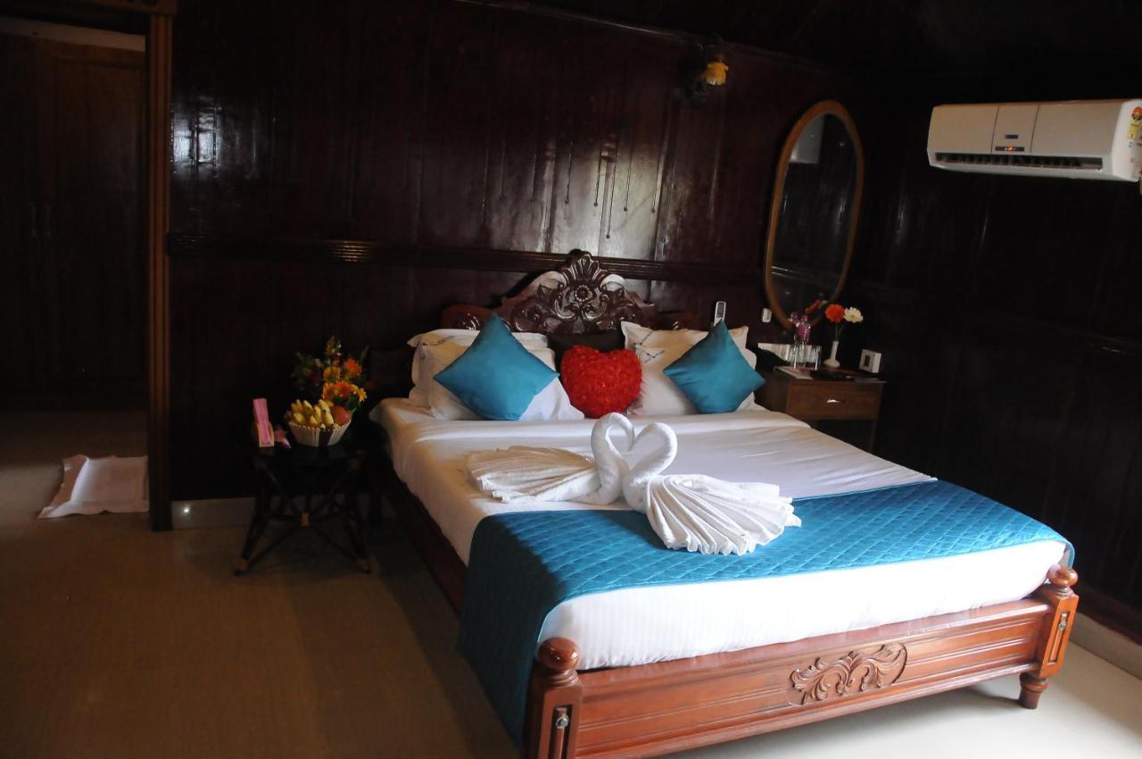 Black Beach Resort Varkala Bagian luar foto