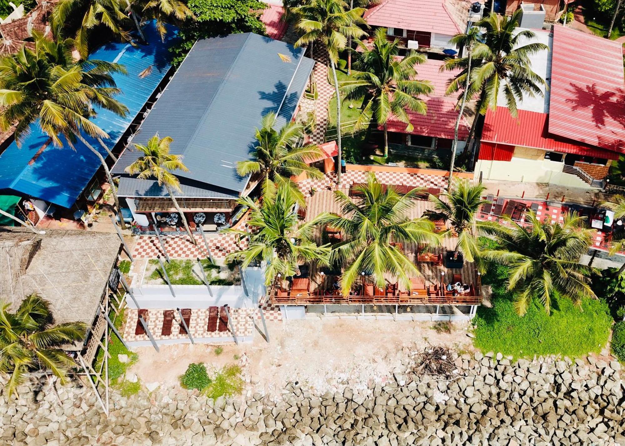 Black Beach Resort Varkala Bagian luar foto