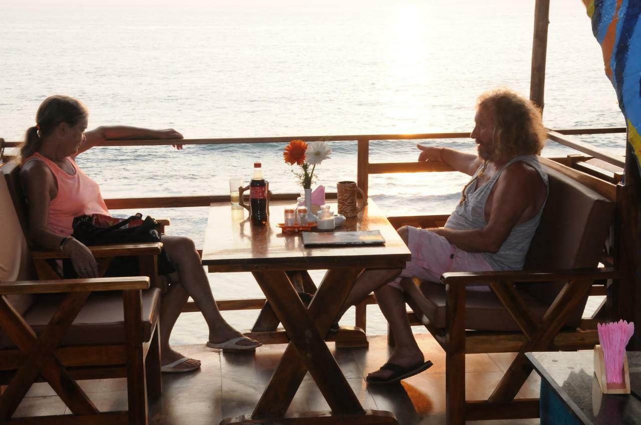 Black Beach Resort Varkala Bagian luar foto