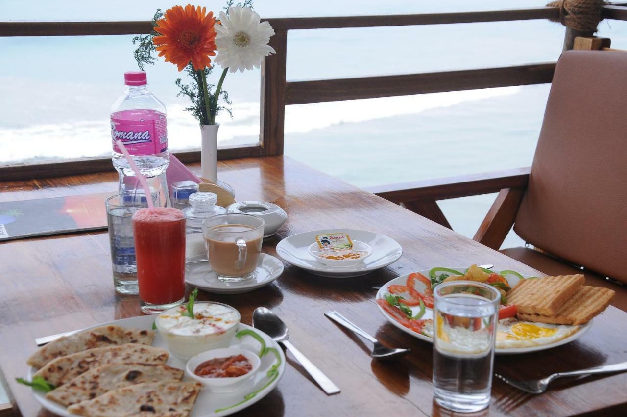 Black Beach Resort Varkala Bagian luar foto