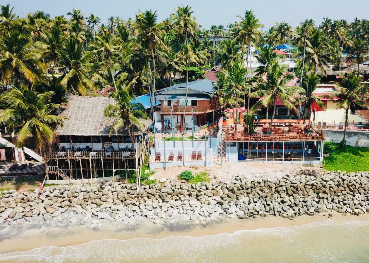 Black Beach Resort Varkala Bagian luar foto