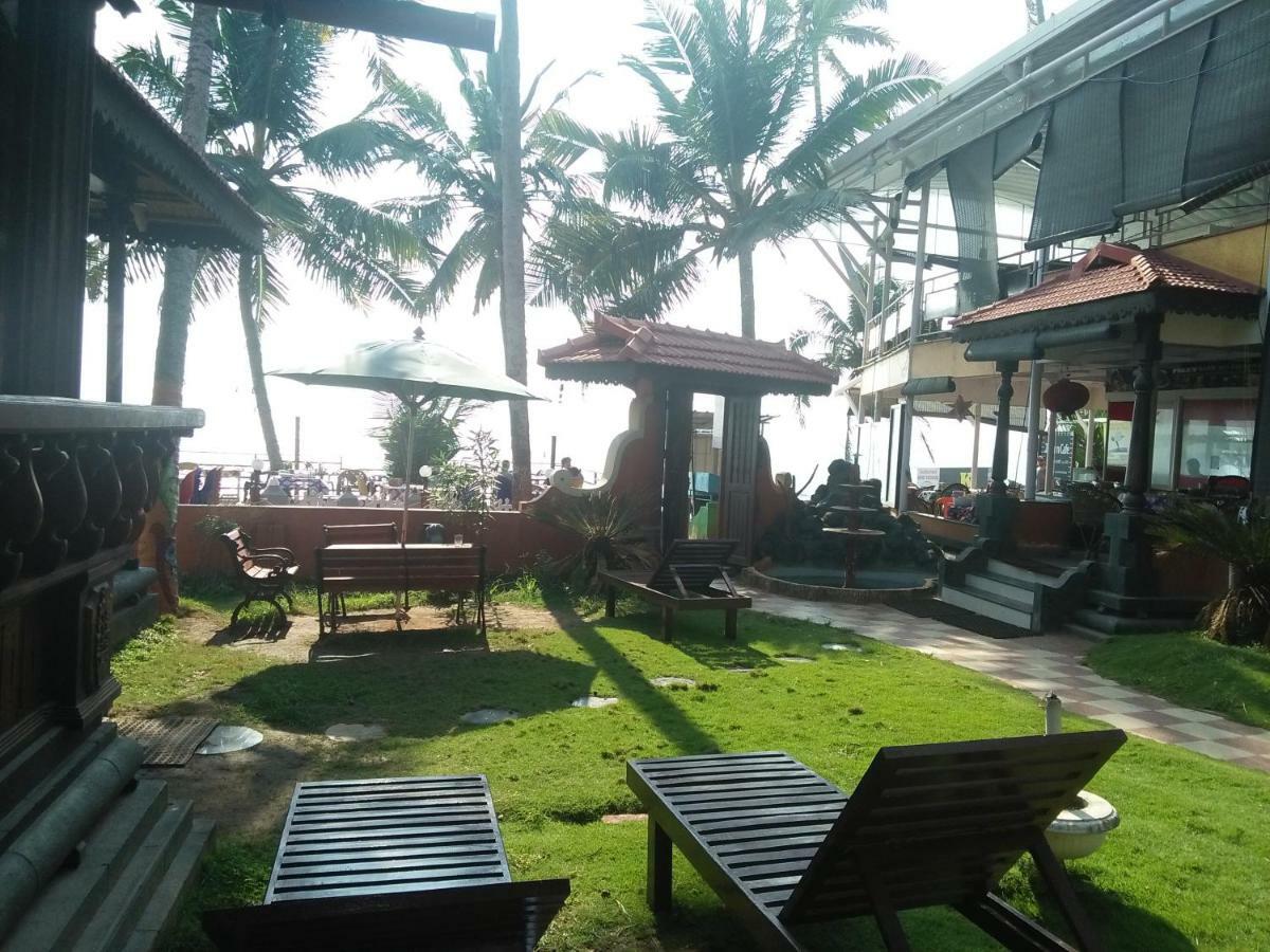 Black Beach Resort Varkala Bagian luar foto